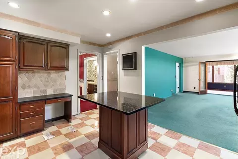 Kitchen - 100 Moran, Grosse Pointe Farms, MI 48236 photo 4 of 5