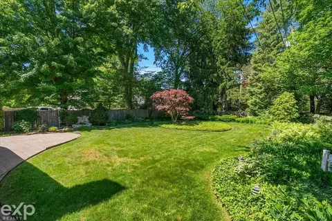 Exterior - 100 Moran, Grosse Pointe Farms, MI 48236 photo 7 of 11
