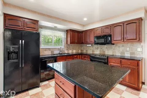 Kitchen - 100 Moran, Grosse Pointe Farms, MI 48236 photo 1 of 5