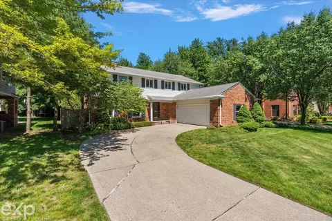 Exterior - 100 Moran, Grosse Pointe Farms, MI 48236 photo 3 of 11