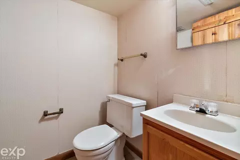 Bath - 100 Moran, Grosse Pointe Farms, MI 48236 photo 7 of 8