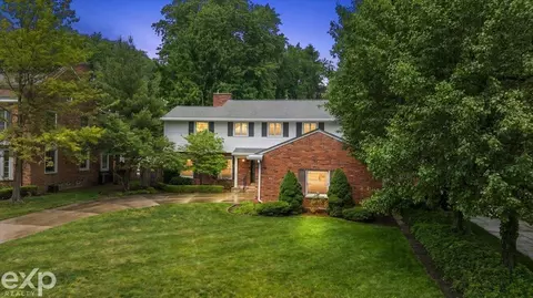 100 Moran, Grosse Pointe Farms, MI 48236