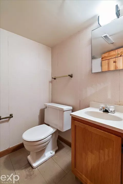 Bath - 100 Moran, Grosse Pointe Farms, MI 48236 photo 8 of 8