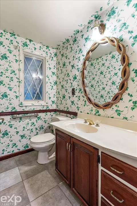 Bath - 100 Moran, Grosse Pointe Farms, MI 48236 photo 2 of 8