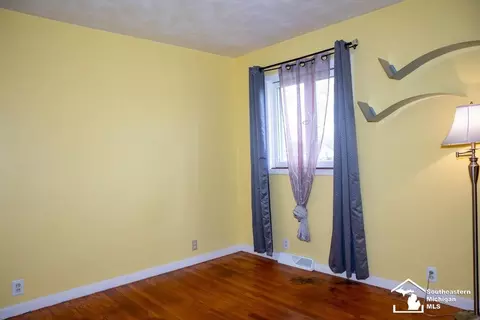 Bedroom - 4666 E Dunbar Rd, Monroe, MI 48161 photo 6 of 6