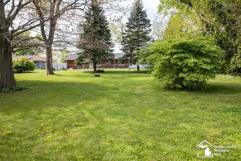 Exterior - 4666 E Dunbar Rd, Monroe, MI 48161 photo 2 of 10