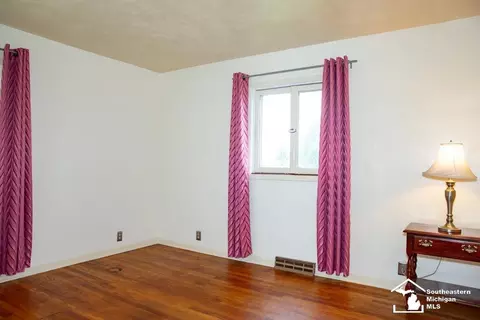 Bedroom - 4666 E Dunbar Rd, Monroe, MI 48161 photo 3 of 6