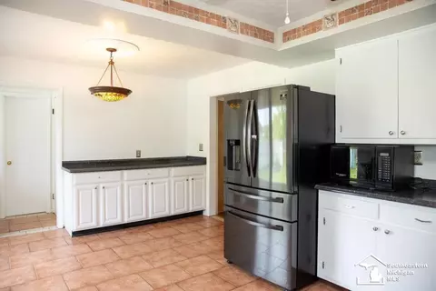 Kitchen - 4666 E Dunbar Rd, Monroe, MI 48161 photo 2 of 3