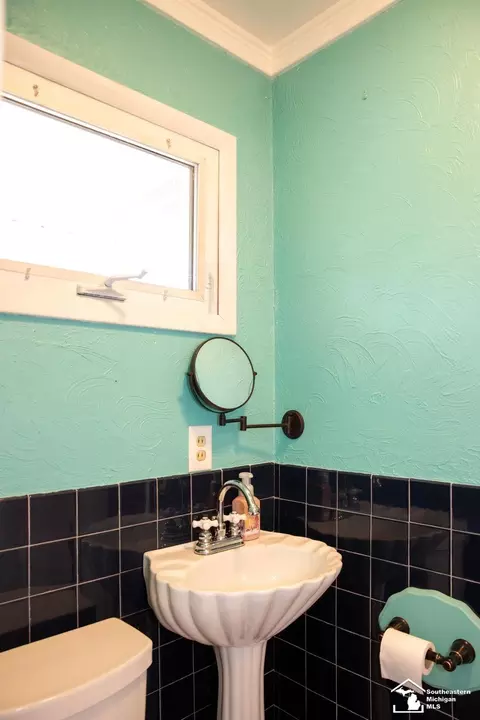 Bath - 4666 E Dunbar Rd, Monroe, MI 48161 photo 3 of 3