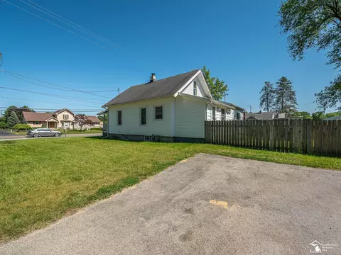Exterior - 8237 Lewis, Temperance, MI 48182 photo 7 of 10