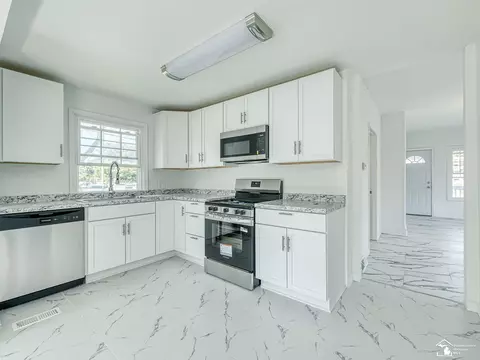 Kitchen - 8237 Lewis, Temperance, MI 48182 photo 1 of 4