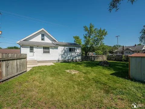 Exterior - 8237 Lewis, Temperance, MI 48182 photo 4 of 10
