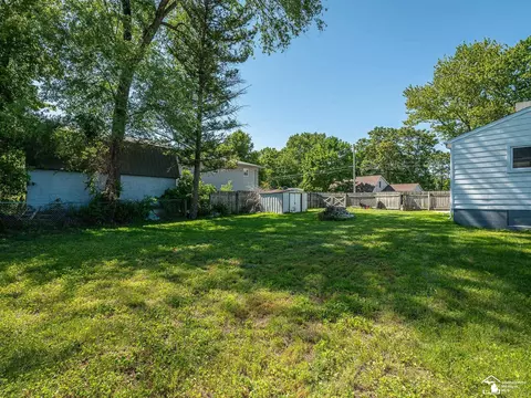 Exterior - 8237 Lewis, Temperance, MI 48182 photo 8 of 10