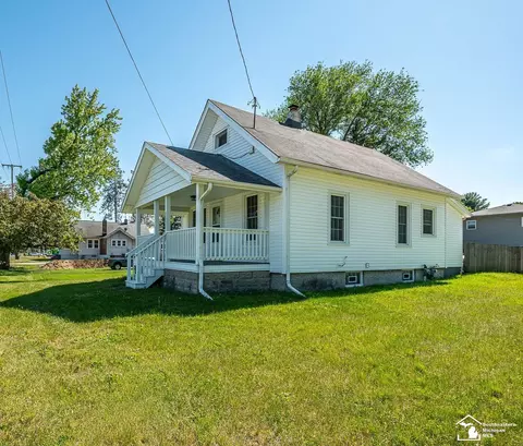 Exterior - 8237 Lewis, Temperance, MI 48182 photo 2 of 10