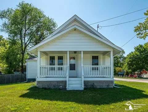 Exterior - 8237 Lewis, Temperance, MI 48182 photo 5 of 10