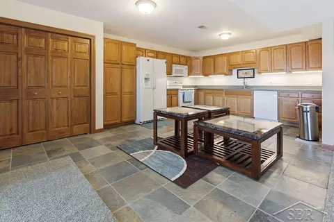 Kitchen - 4984 Dunbar, Gladwin, MI 48624 photo 6 of 7