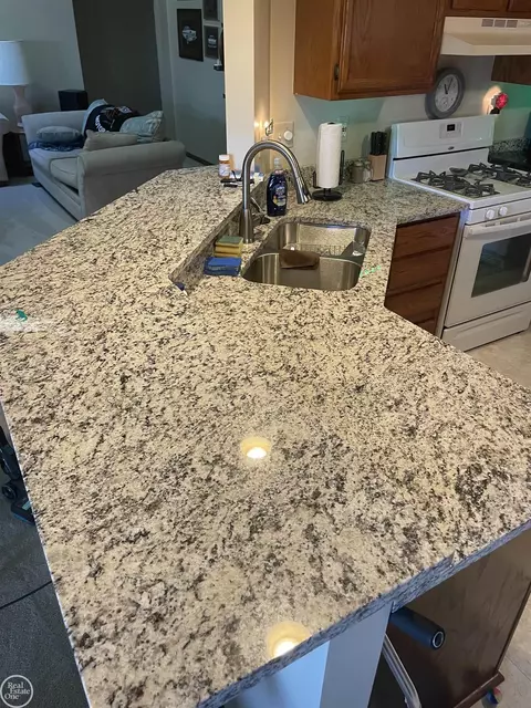 Kitchen - 23945 Settlers, Macomb, MI 48042 photo 2 of 4
