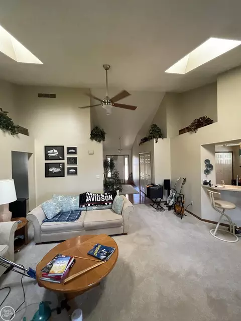Living - 23945 Settlers, Macomb, MI 48042 photo 3 of 4