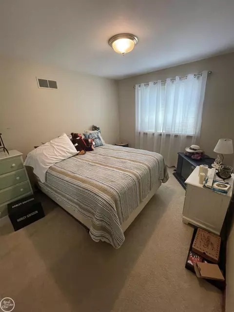Bedroom - 23945 Settlers, Macomb, MI 48042 photo 2 of 2