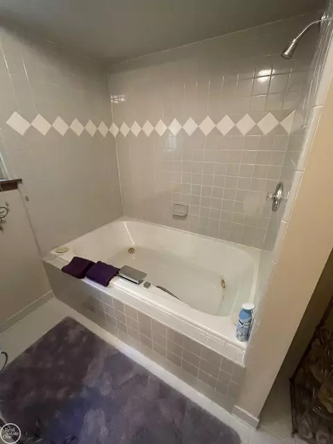 Bath - 23945 Settlers, Macomb, MI 48042 photo 1 of 3