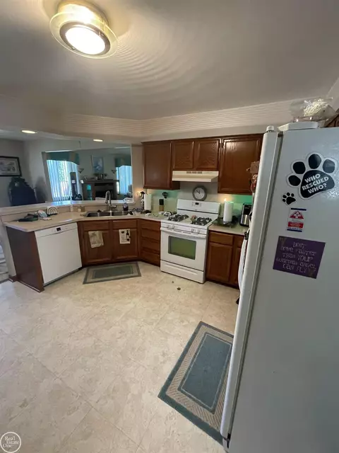 Kitchen - 23945 Settlers, Macomb, MI 48042 photo 1 of 1