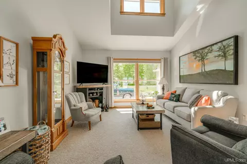 Living - 19105 Diller, Germfask, MI 49836 photo 5 of 8