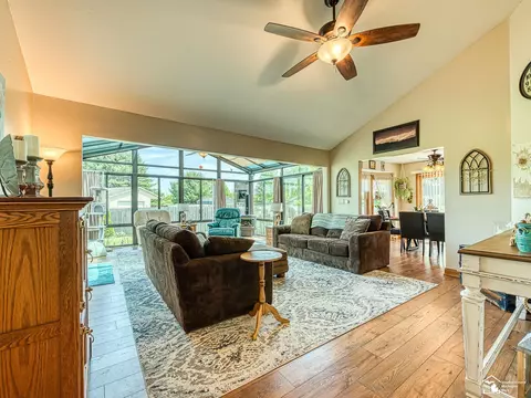 Living - 8910 Baldwin, Monroe, MI 48162 photo 1 of 7
