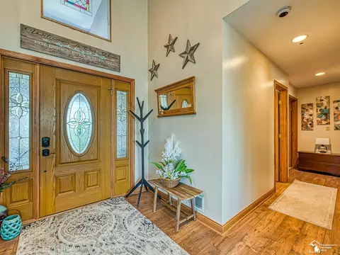 Entry Way - 8910 Baldwin, Monroe, MI 48162 photo 1 of 3