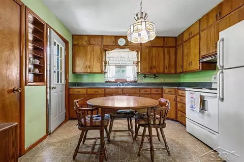Kitchen - 17985 Dice, Hemlock, MI 48626 photo 1 of 2