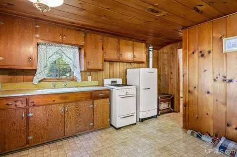 Kitchen - 19422 Mayo, L'anse, MI 49946 photo 6 of 6