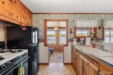 Kitchen - 19422 Mayo, L'anse, MI 49946 photo 4 of 6