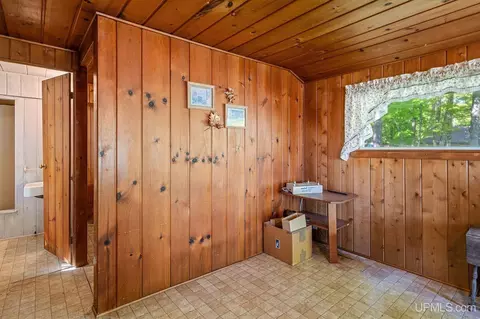 Entry Way - 19422 Mayo, L'anse, MI 49946 photo 2 of 2