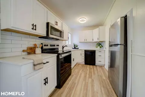 6072 Center, Traverse City, MI 49686