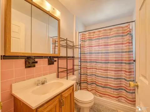 Bath - 1263 Maple, Monroe, MI 48162 photo 1 of 2
