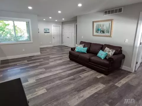Living - 4765 Lancelot, Gladwin, MI 48624 photo 5 of 9