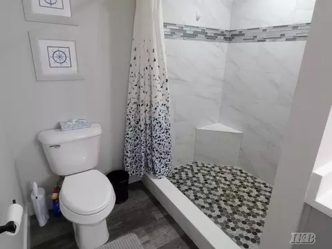 Bath - 4765 Lancelot, Gladwin, MI 48624 photo 6 of 10