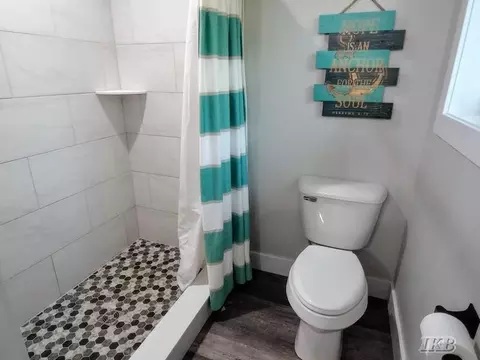 Bath - 4765 Lancelot, Gladwin, MI 48624 photo 9 of 10