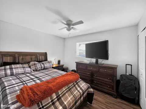 Bedroom - 15748 Robert, Macomb, MI 48044 photo 5 of 6