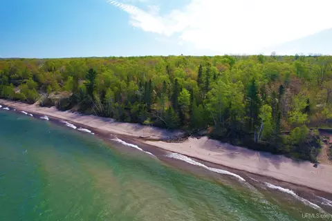 tbd Lakeshore, Hancock, MI 49930
