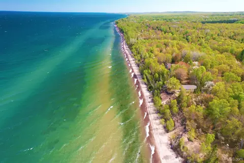 57583 Lakeshore, Hancock, MI 49930