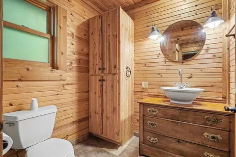 Bath - 1026 Birch Rdg, Gladwin, MI 48624 photo 1 of 5
