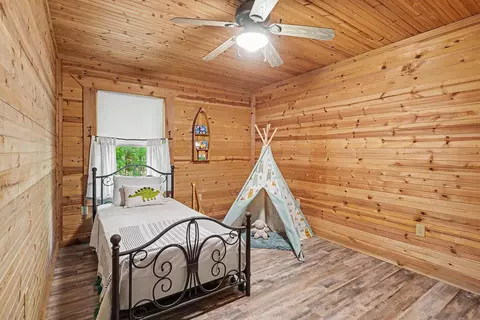 Bedroom - 1026 Birch Rdg, Gladwin, MI 48624 photo 2 of 4