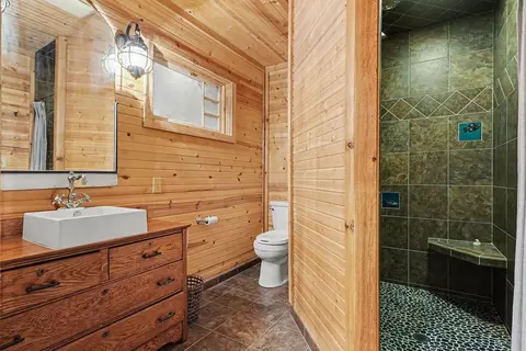 Bath - 1026 Birch Rdg, Gladwin, MI 48624 photo 4 of 5