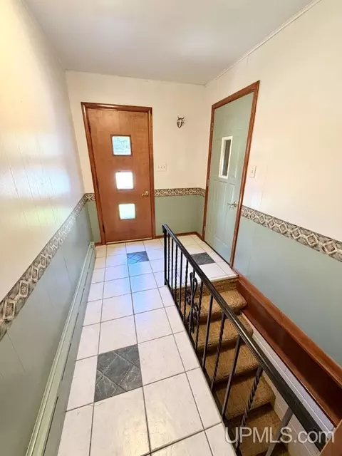 Entry Way - 780 White, Ishpeming, MI 49849 photo 5 of 5