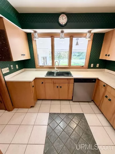 Kitchen - 780 White, Ishpeming, MI 49849 photo 4 of 5