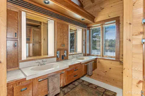 Bath - 23493 Twist Lk, Watersmeet, MI 49969 photo 2 of 4