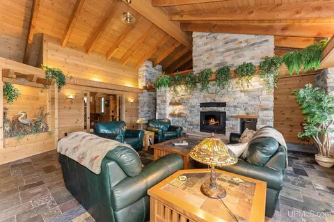 Living - 23493 Twist Lk, Watersmeet, MI 49969 photo 4 of 5