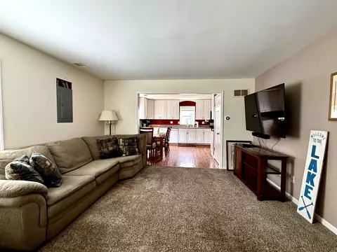 Living - 3216 Elnor, Gladwin, MI 48624 photo 2 of 8