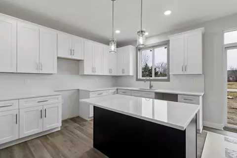 Kitchen - 45519 Gable, Macomb, MI 48044 photo 4 of 6