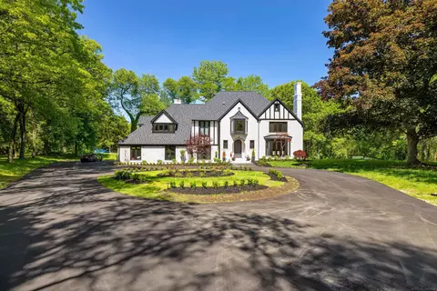 300 Camelot, Oakland Township, MI 48306